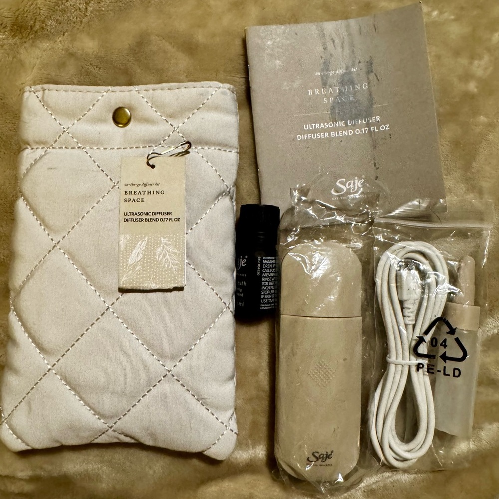 Saje Breathing Space Travel Diffuser Kit in Cream